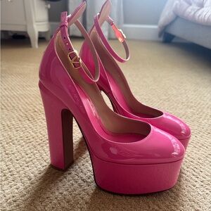 Valentino Garavani Tan-go Pumps